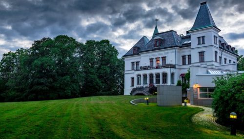 Designing and Building a Luxury Mansion: Things to Keep in Mind